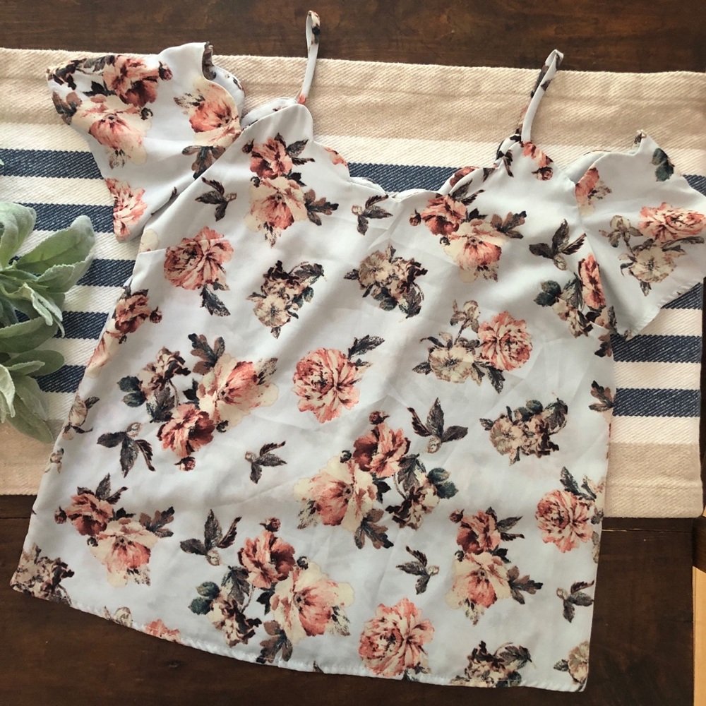 Cold Shoulder scallop trim top